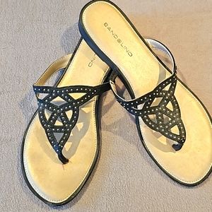 Thong sandals w pretty detail
